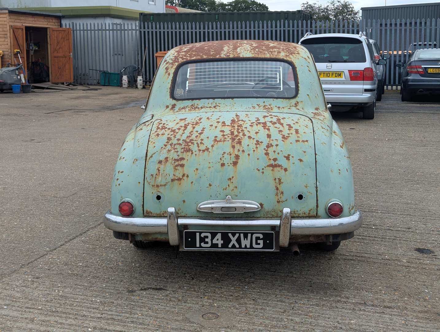 <p>1955 MG MAGNETTE</p>