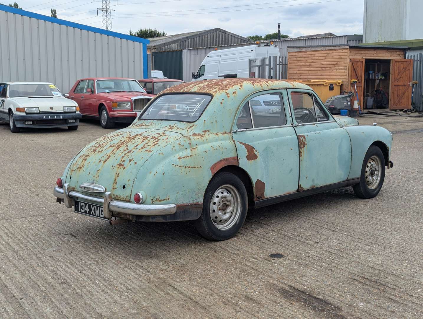 <p>1955 MG MAGNETTE</p>