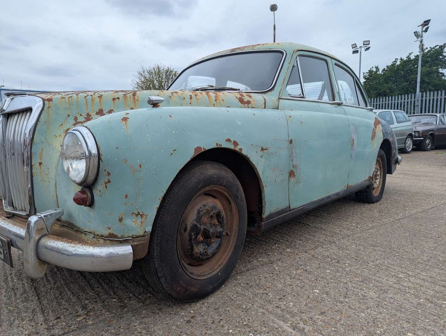 <p>1955 MG MAGNETTE</p>