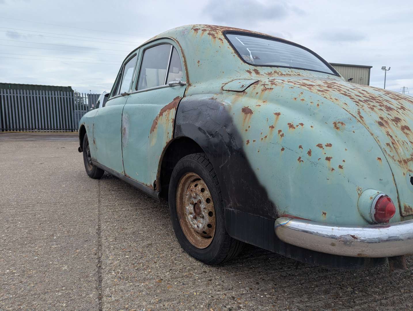 <p>1955 MG MAGNETTE</p>