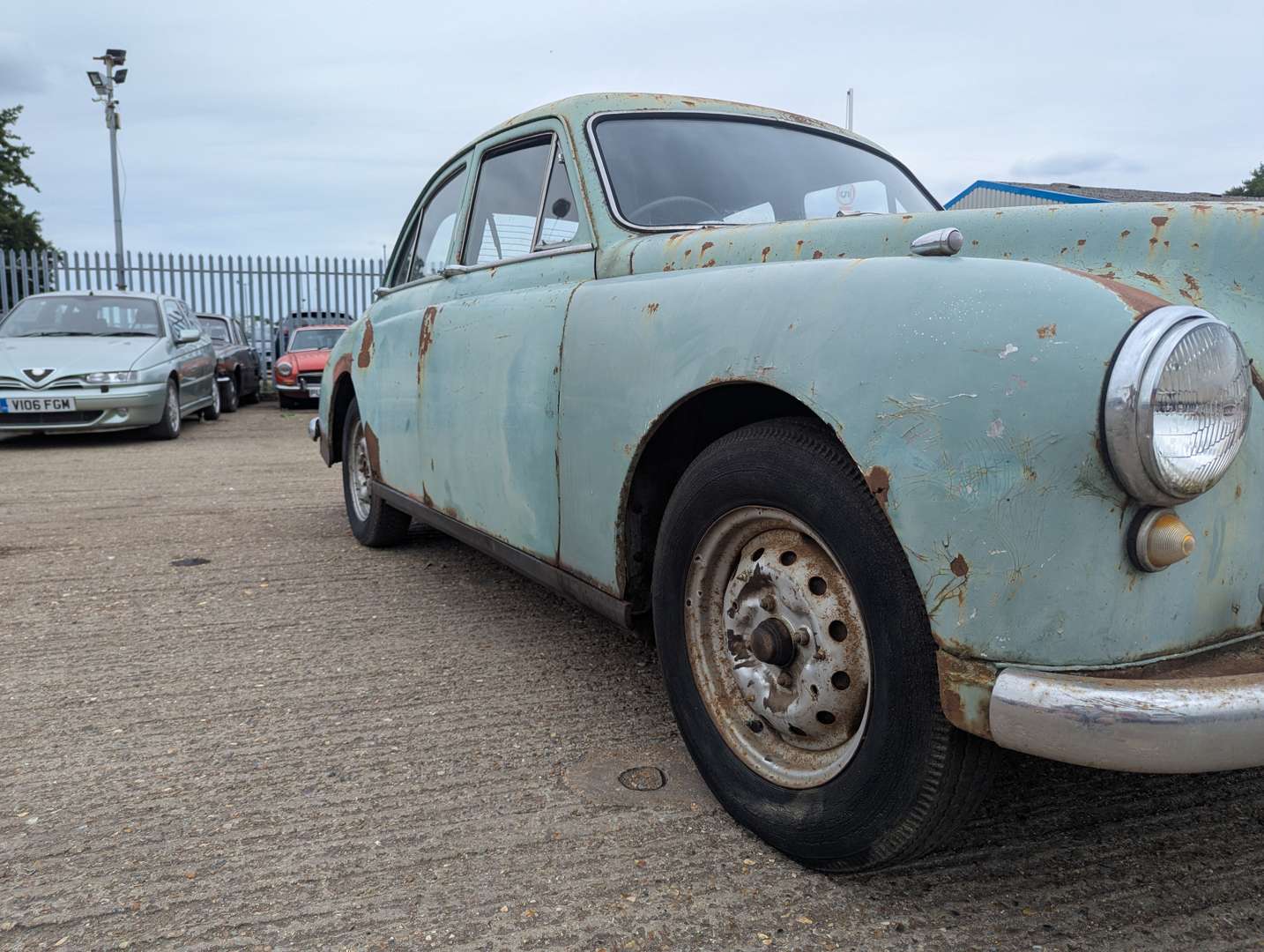 <p>1955 MG MAGNETTE</p>