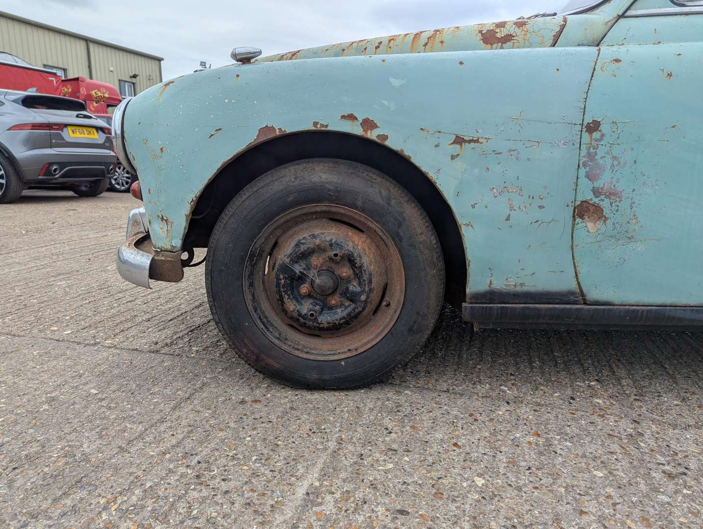 <p>1955 MG MAGNETTE</p>