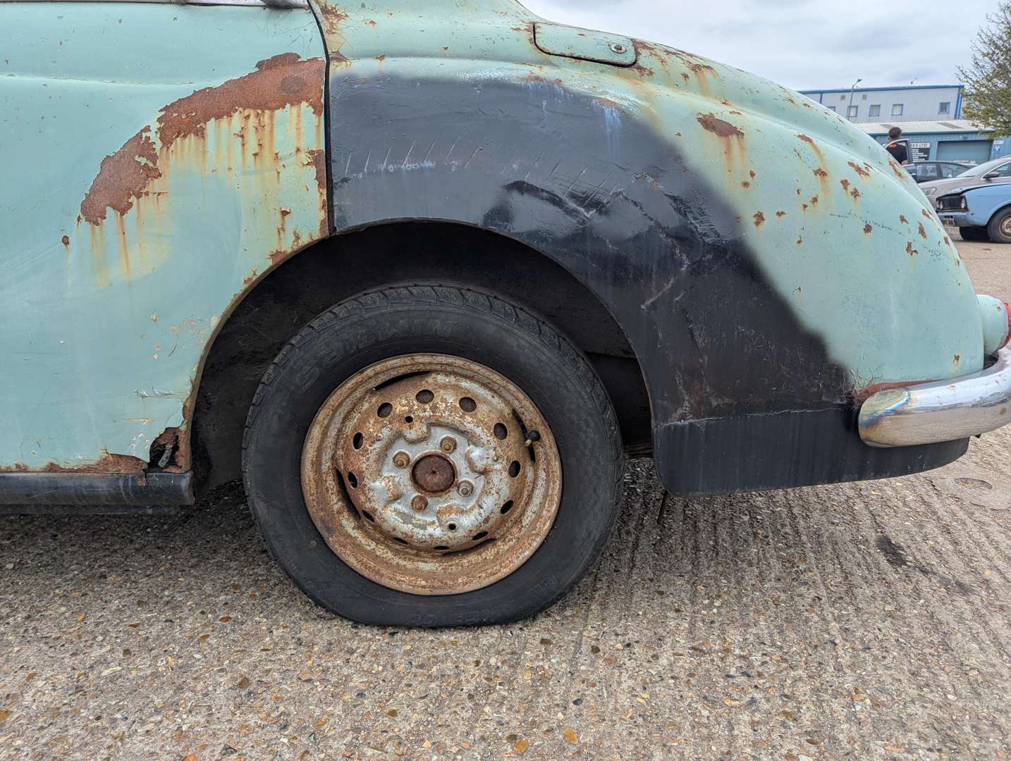 <p>1955 MG MAGNETTE</p>