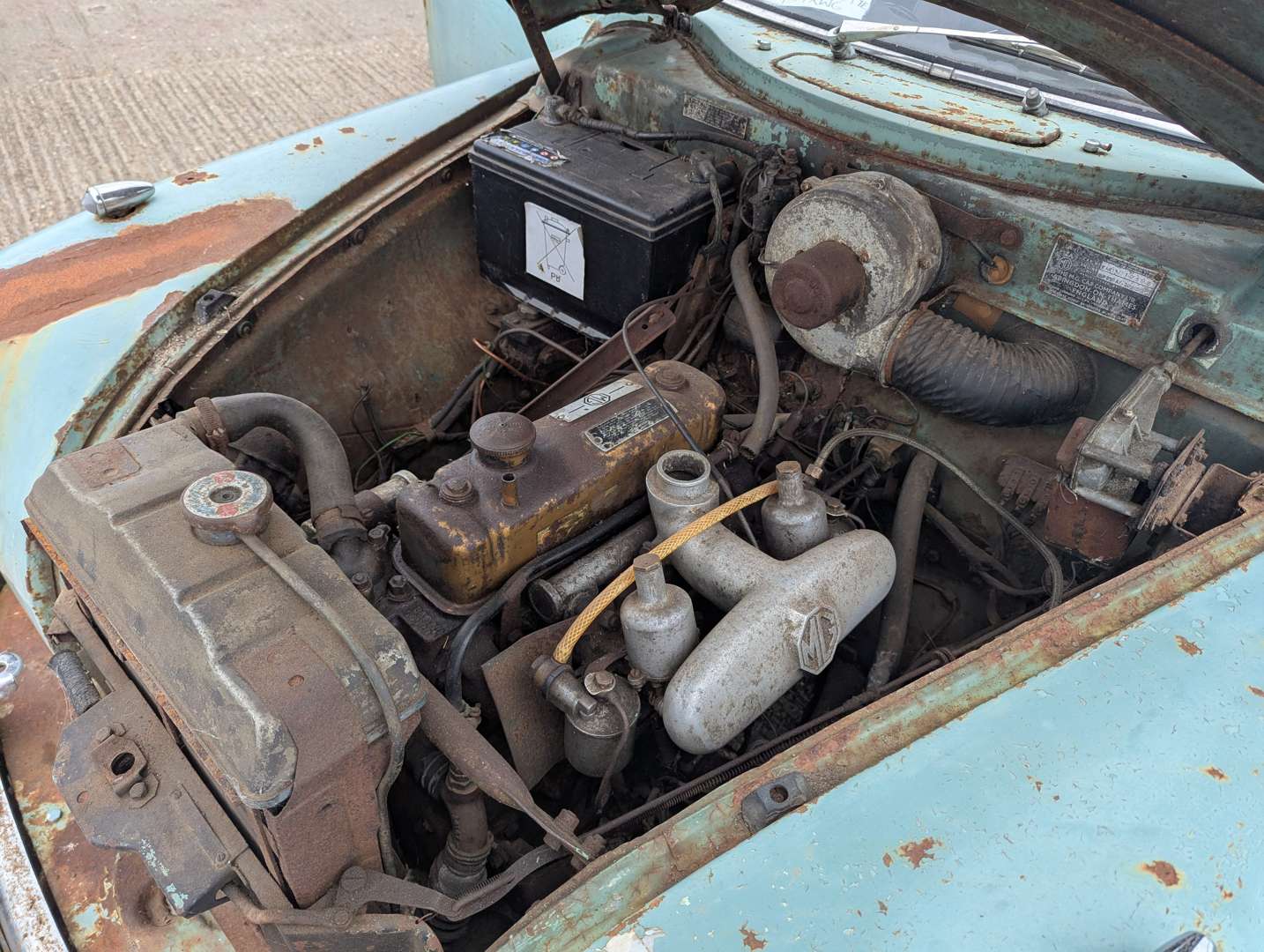 <p>1955 MG MAGNETTE</p>