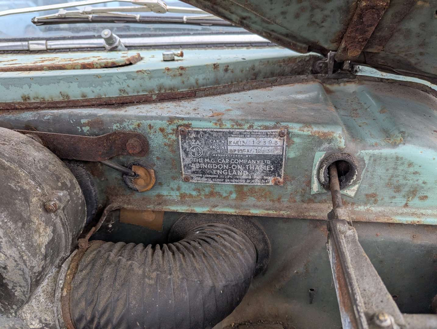 <p>1955 MG MAGNETTE</p>