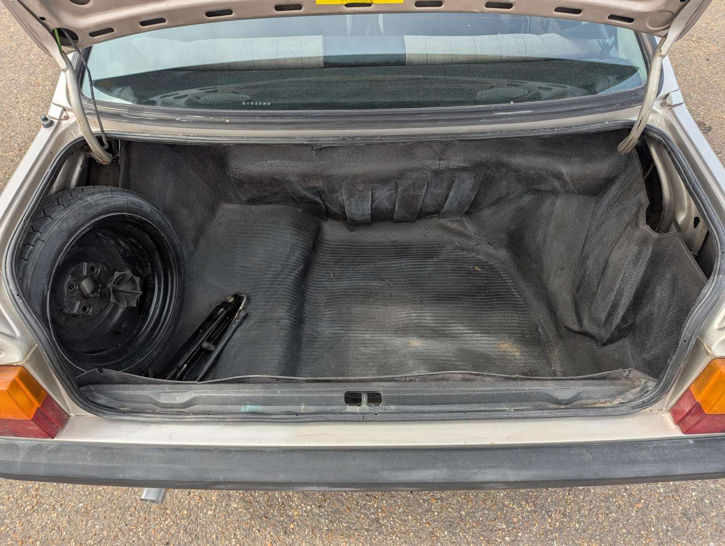 <p>1986 AUDI 80 SPORT B2</p>