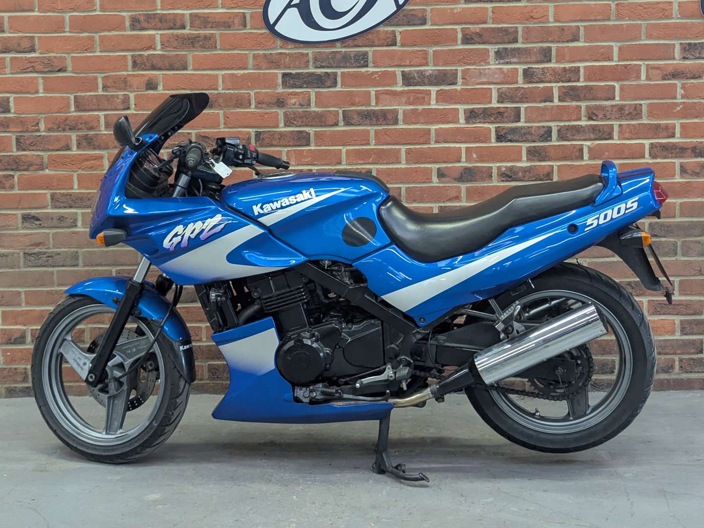 <p>2000 KAWASAKI GPZ 500</p>