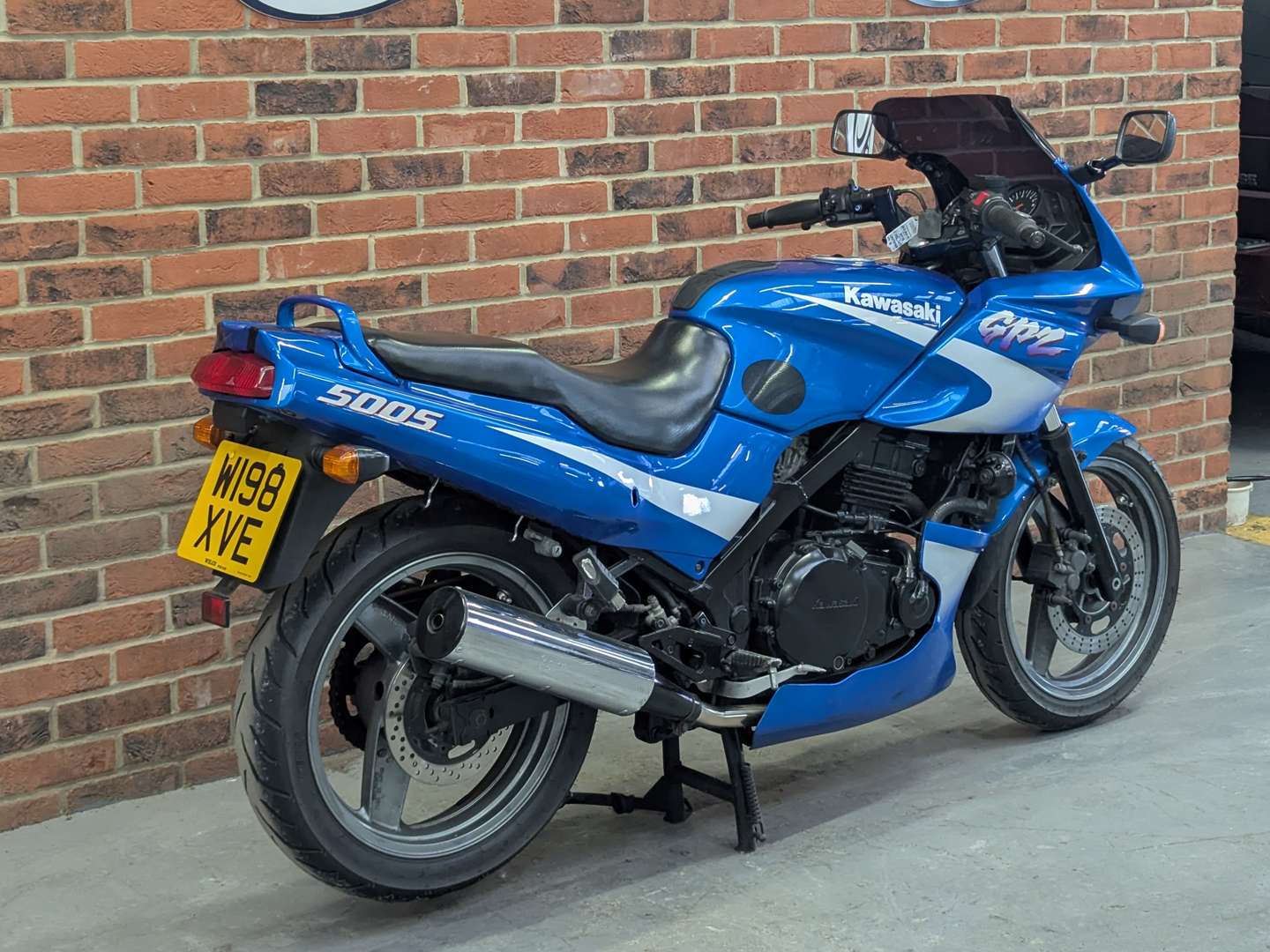 <p>2000 KAWASAKI GPZ 500</p>