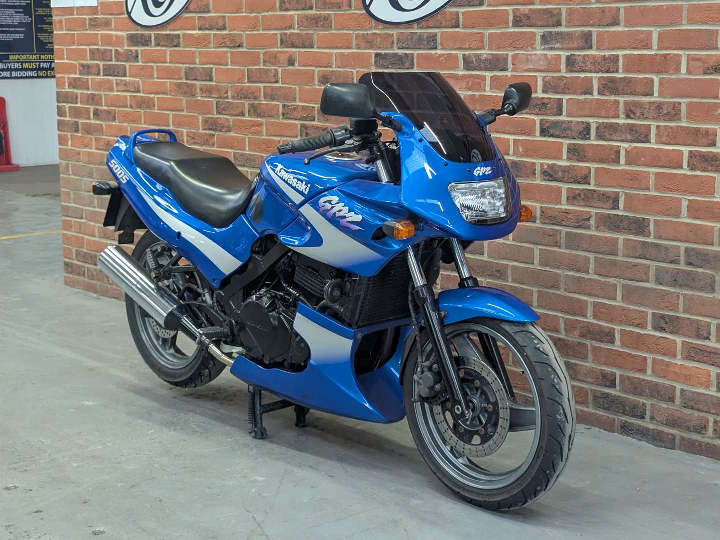 <p>2000 KAWASAKI GPZ 500</p>