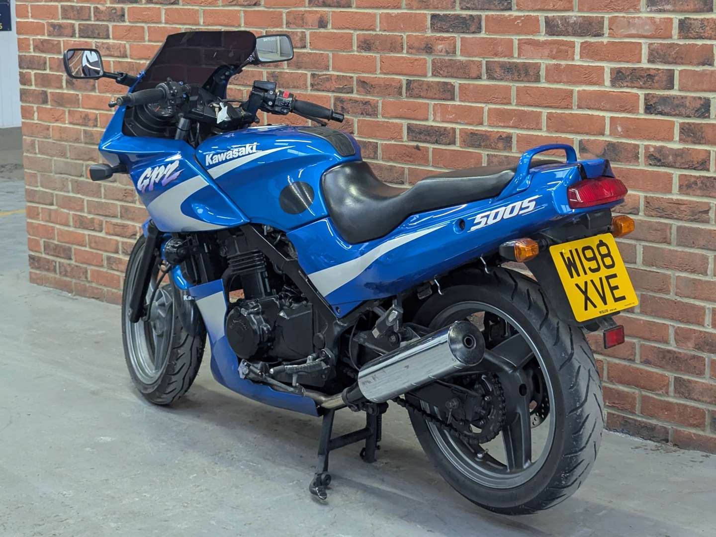 <p>2000 KAWASAKI GPZ 500</p>