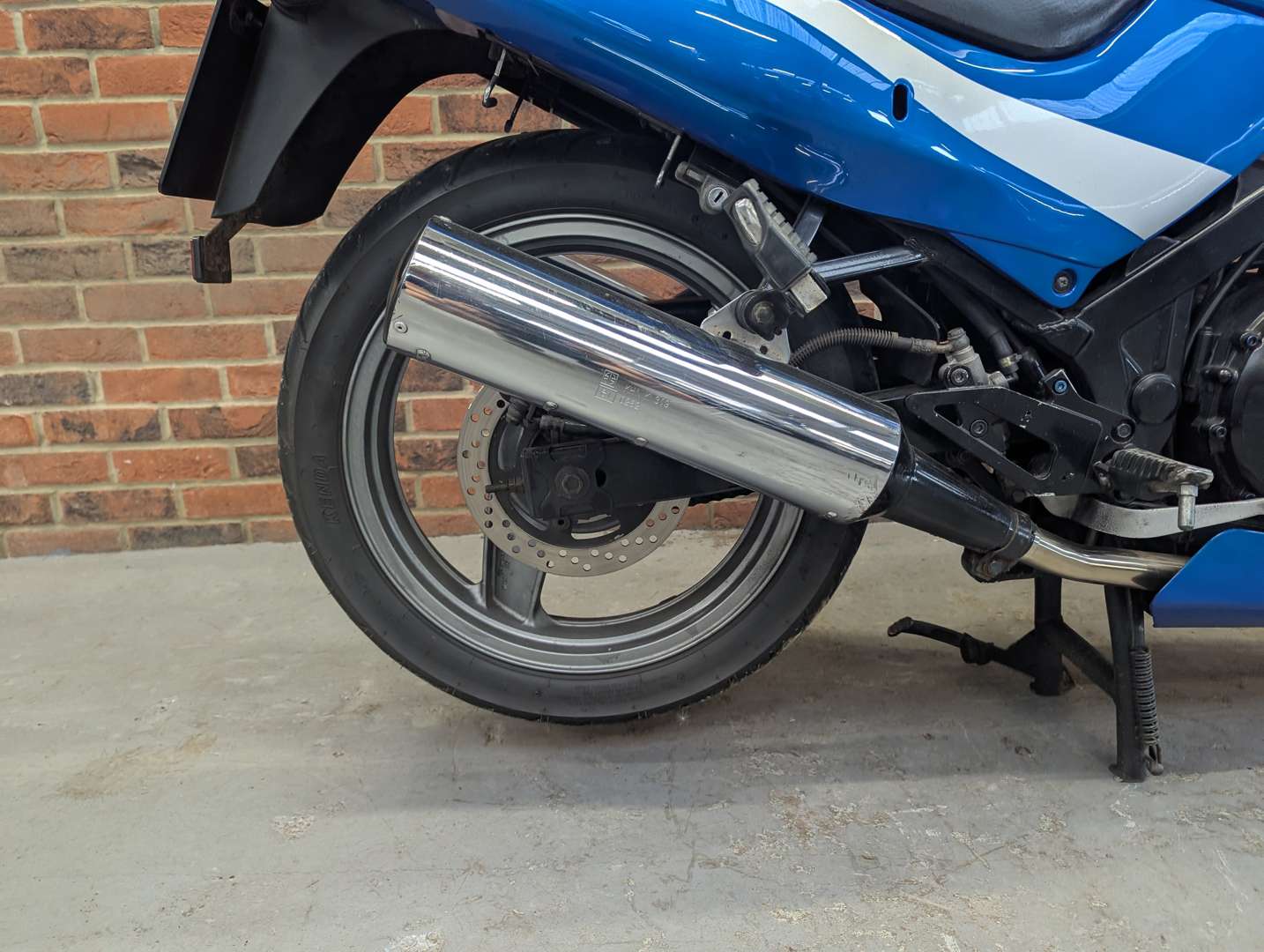 <p>2000 KAWASAKI GPZ 500</p>