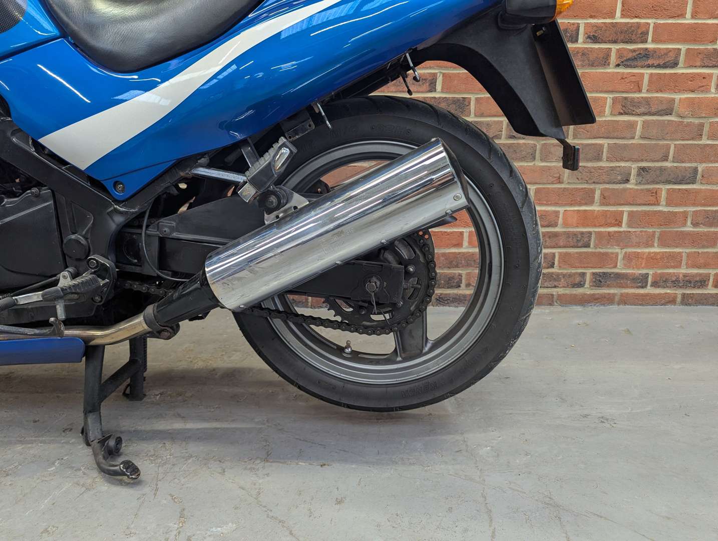 <p>2000 KAWASAKI GPZ 500</p>