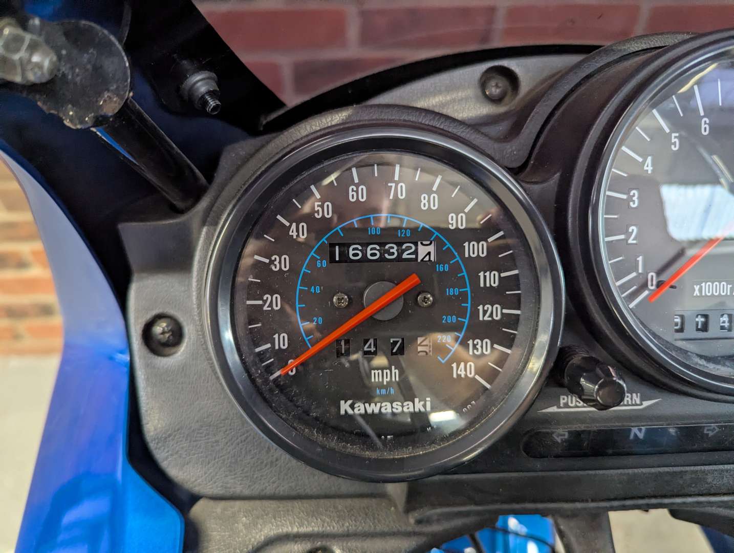 <p>2000 KAWASAKI GPZ 500</p>