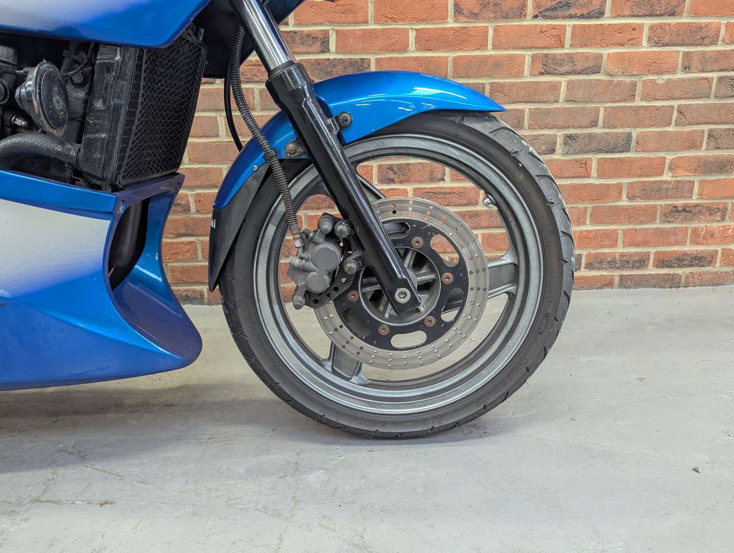 <p>2000 KAWASAKI GPZ 500</p>