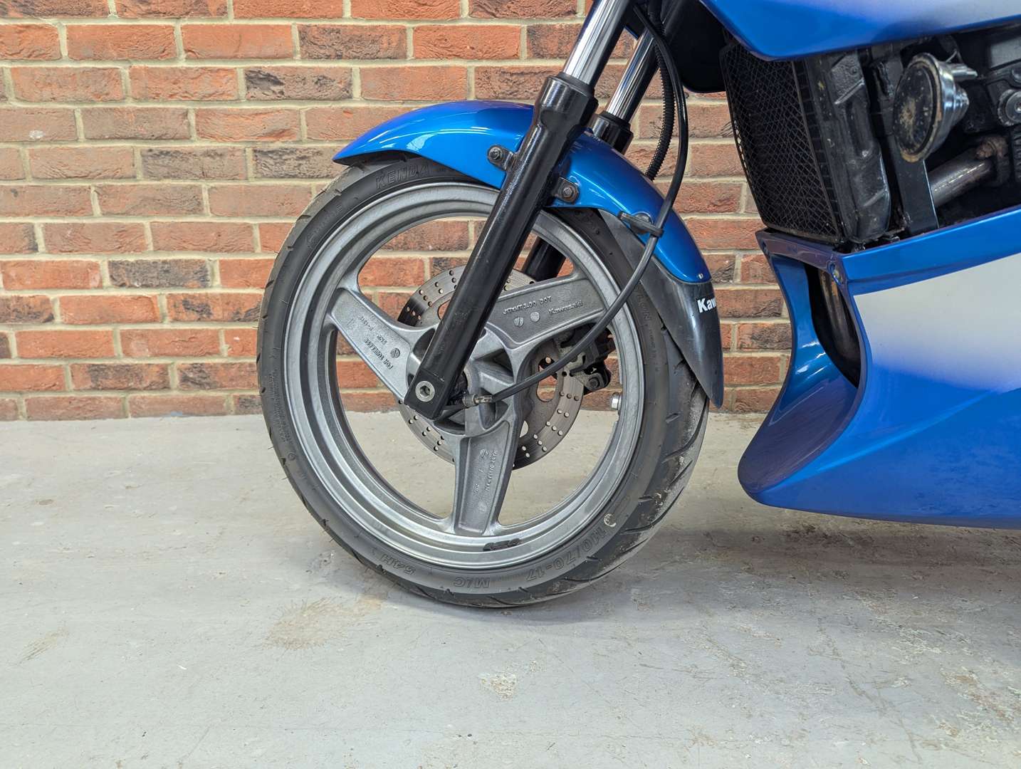 <p>2000 KAWASAKI GPZ 500</p>