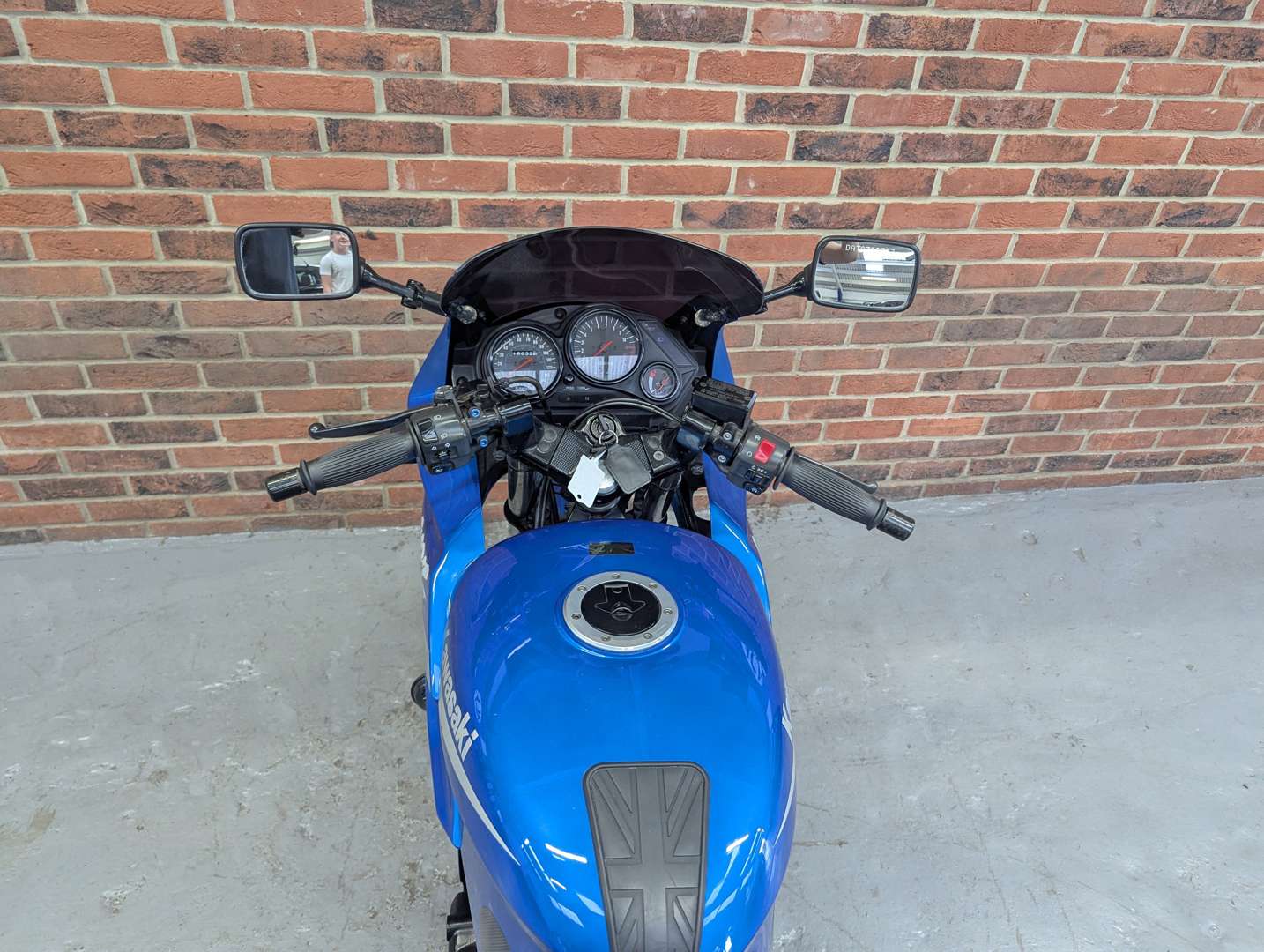 <p>2000 KAWASAKI GPZ 500</p>