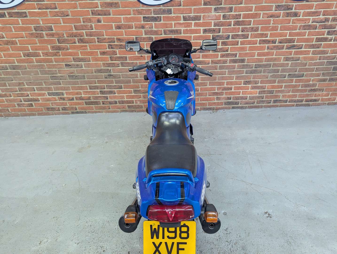 <p>2000 KAWASAKI GPZ 500</p>