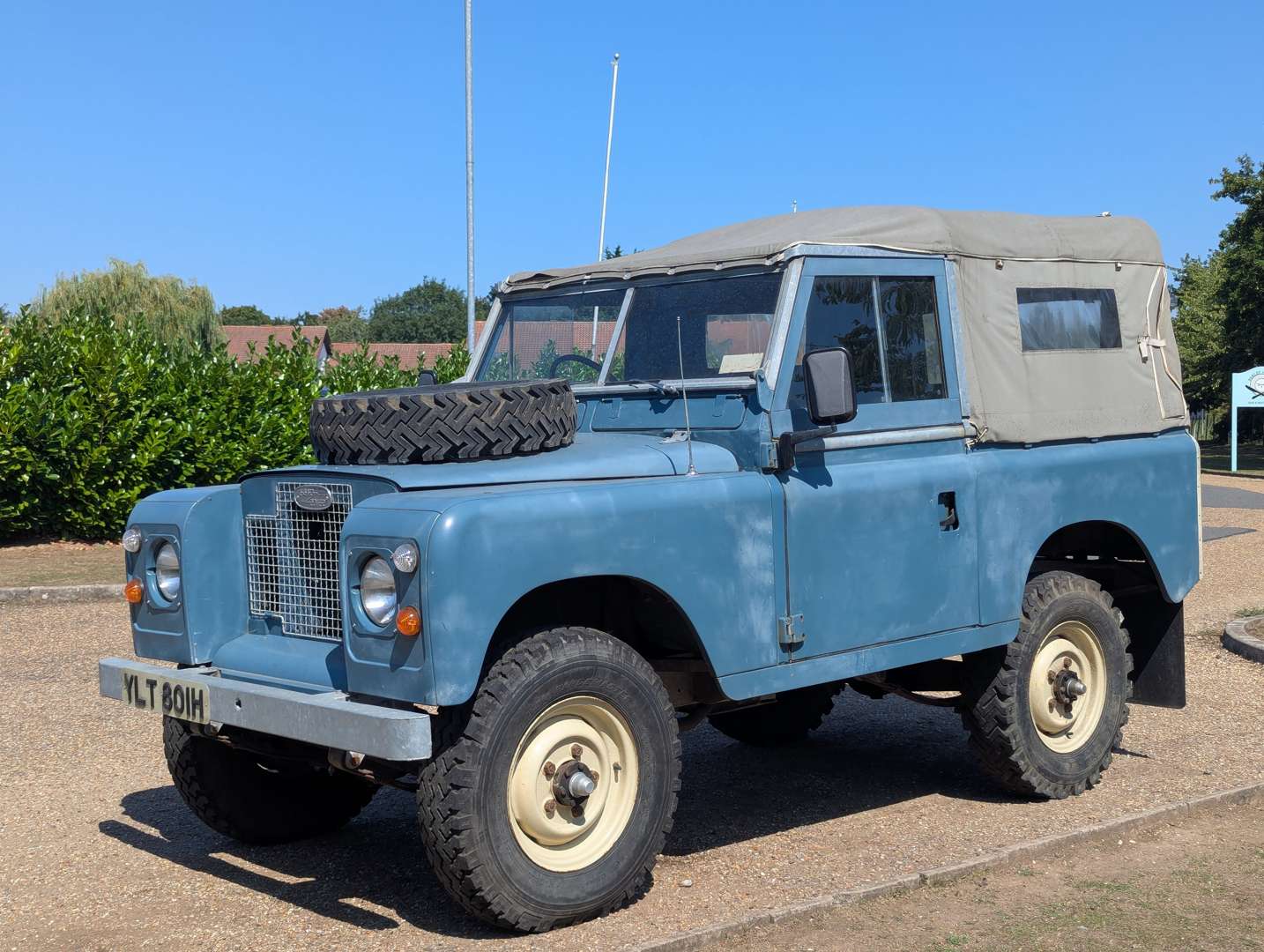 <p>1970 LAND ROVER 88" SIIA</p>