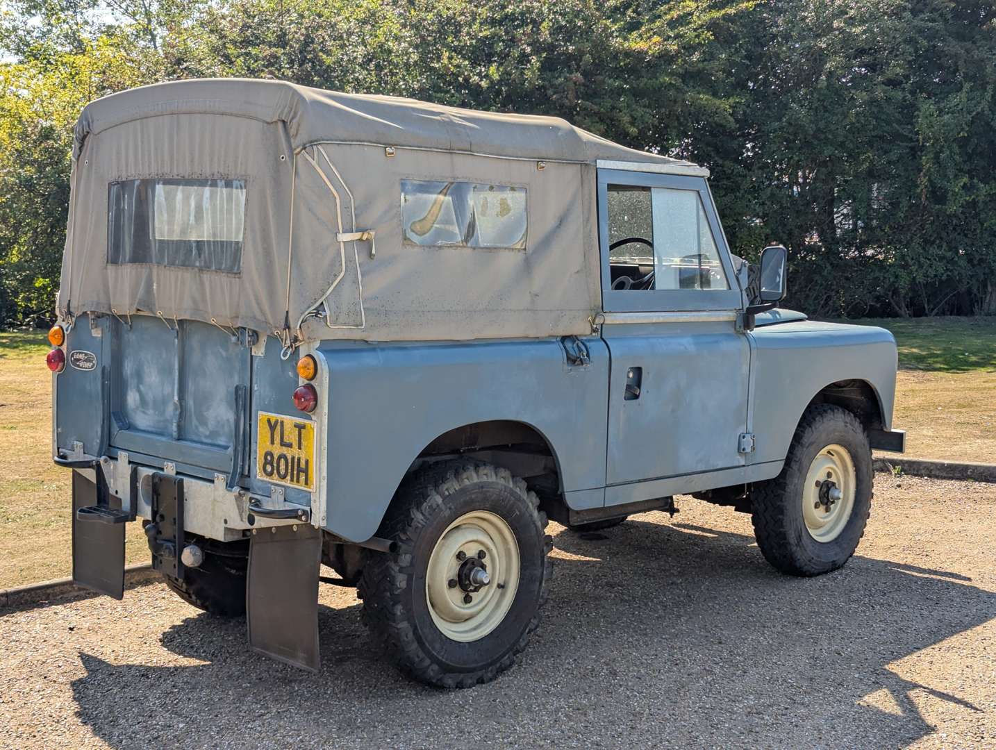 <p>1970 LAND ROVER 88" SIIA</p>