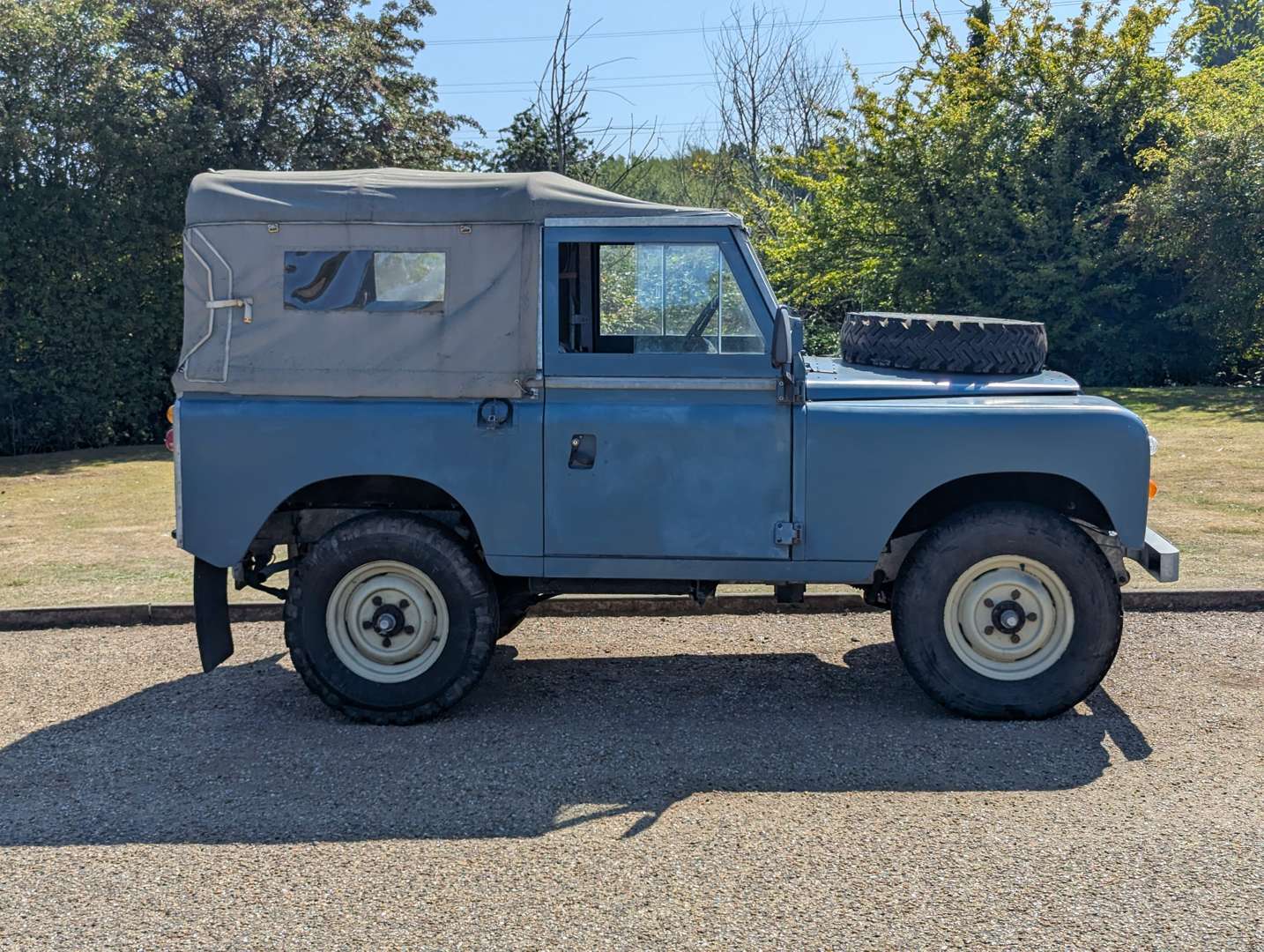 <p>1970 LAND ROVER 88" SIIA</p>