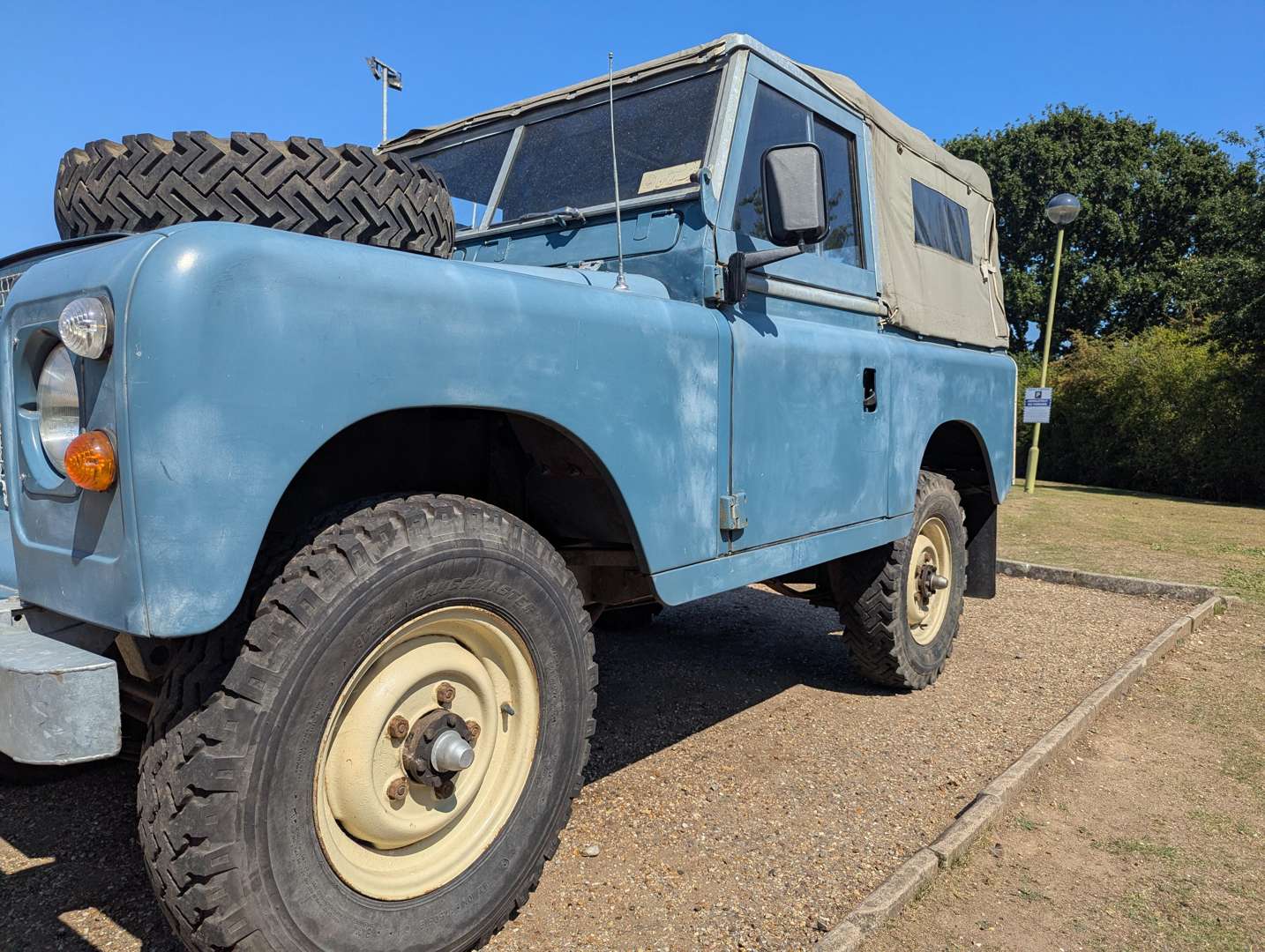 <p>1970 LAND ROVER 88" SIIA</p>