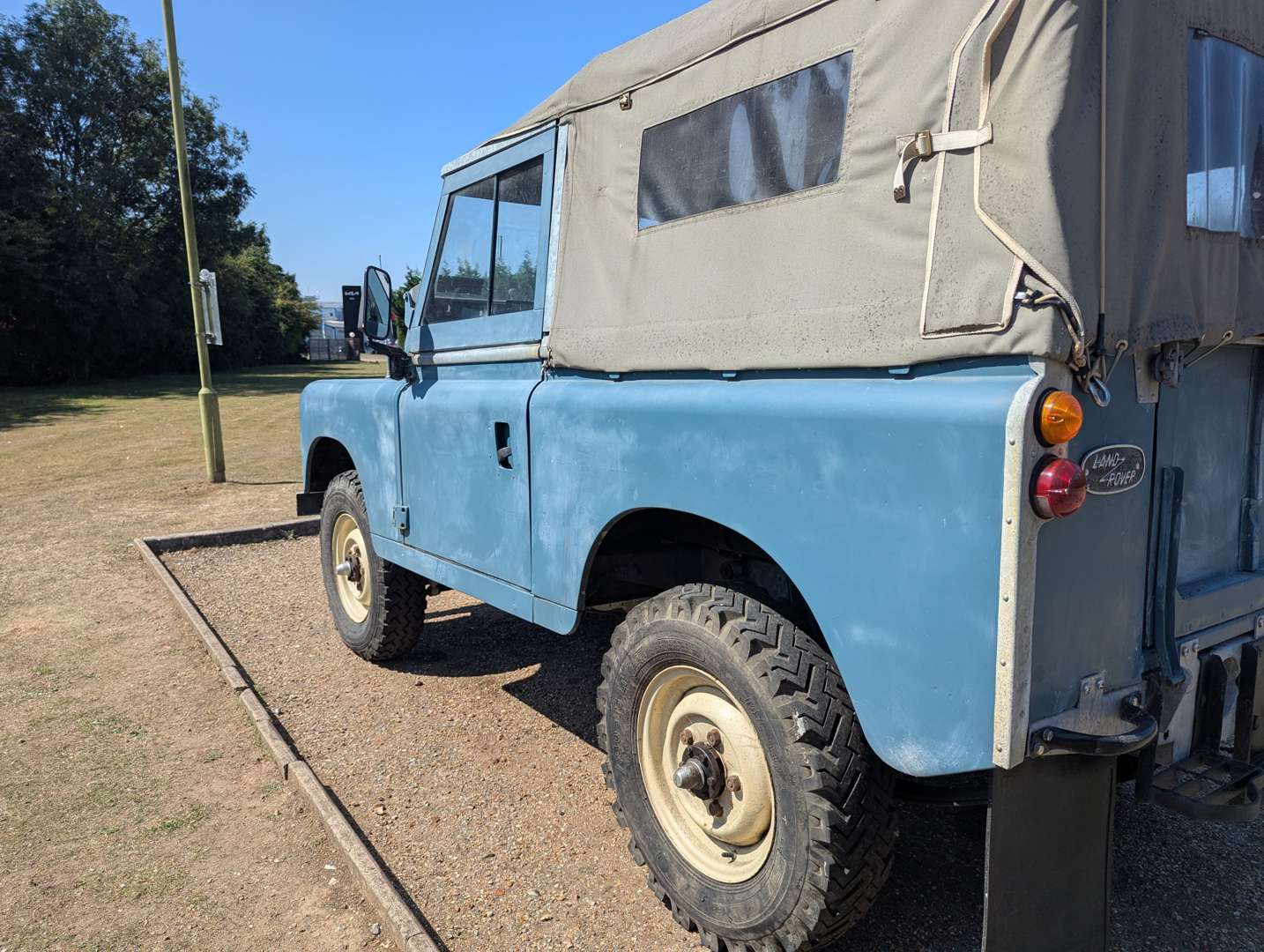 <p>1970 LAND ROVER 88" SIIA</p>