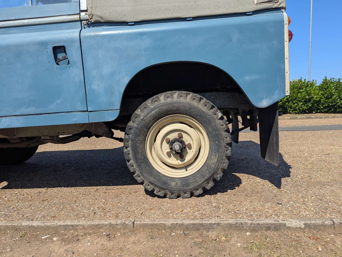 <p>1970 LAND ROVER 88" SIIA</p>