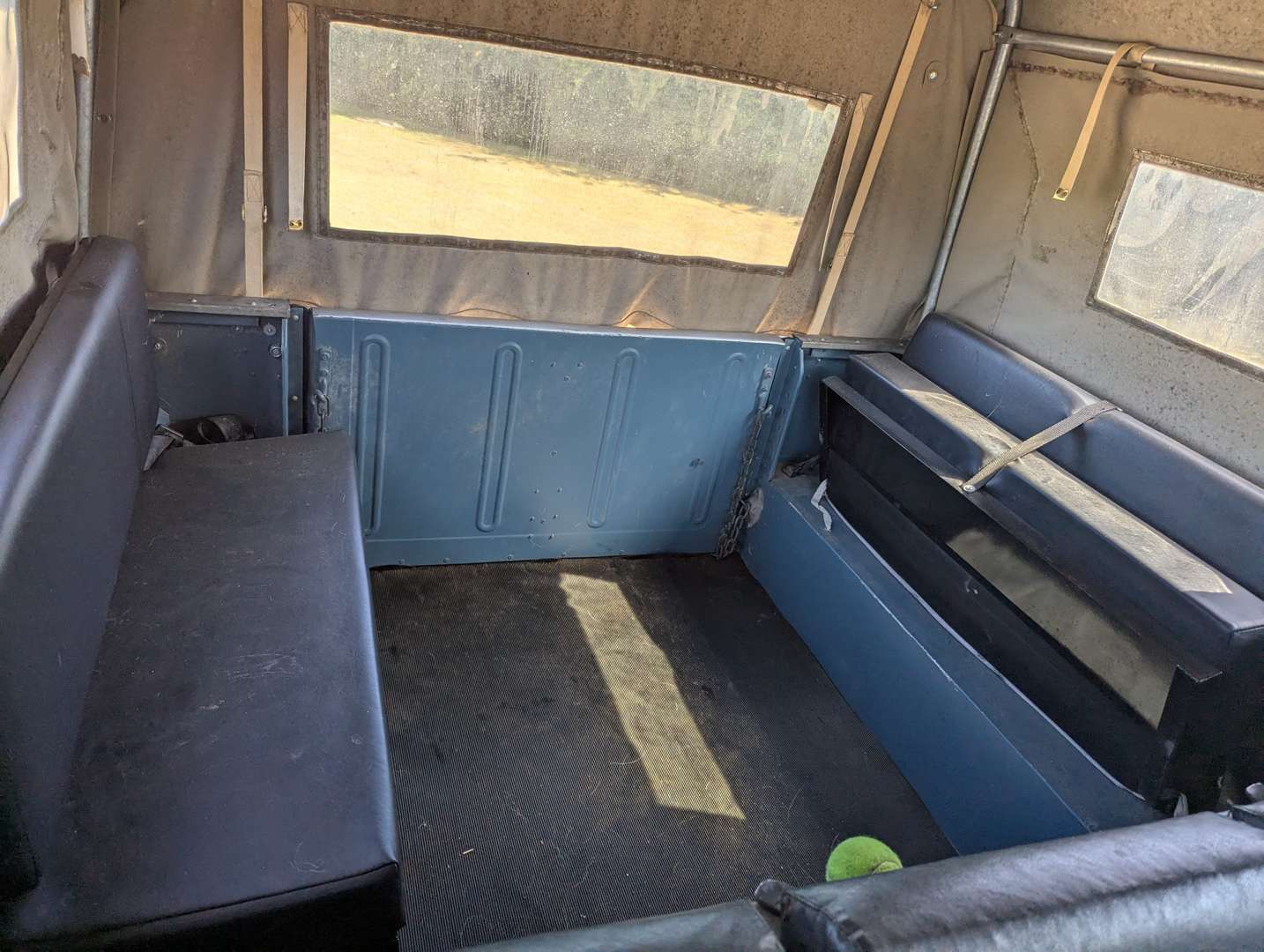 <p>1970 LAND ROVER 88" SIIA</p>