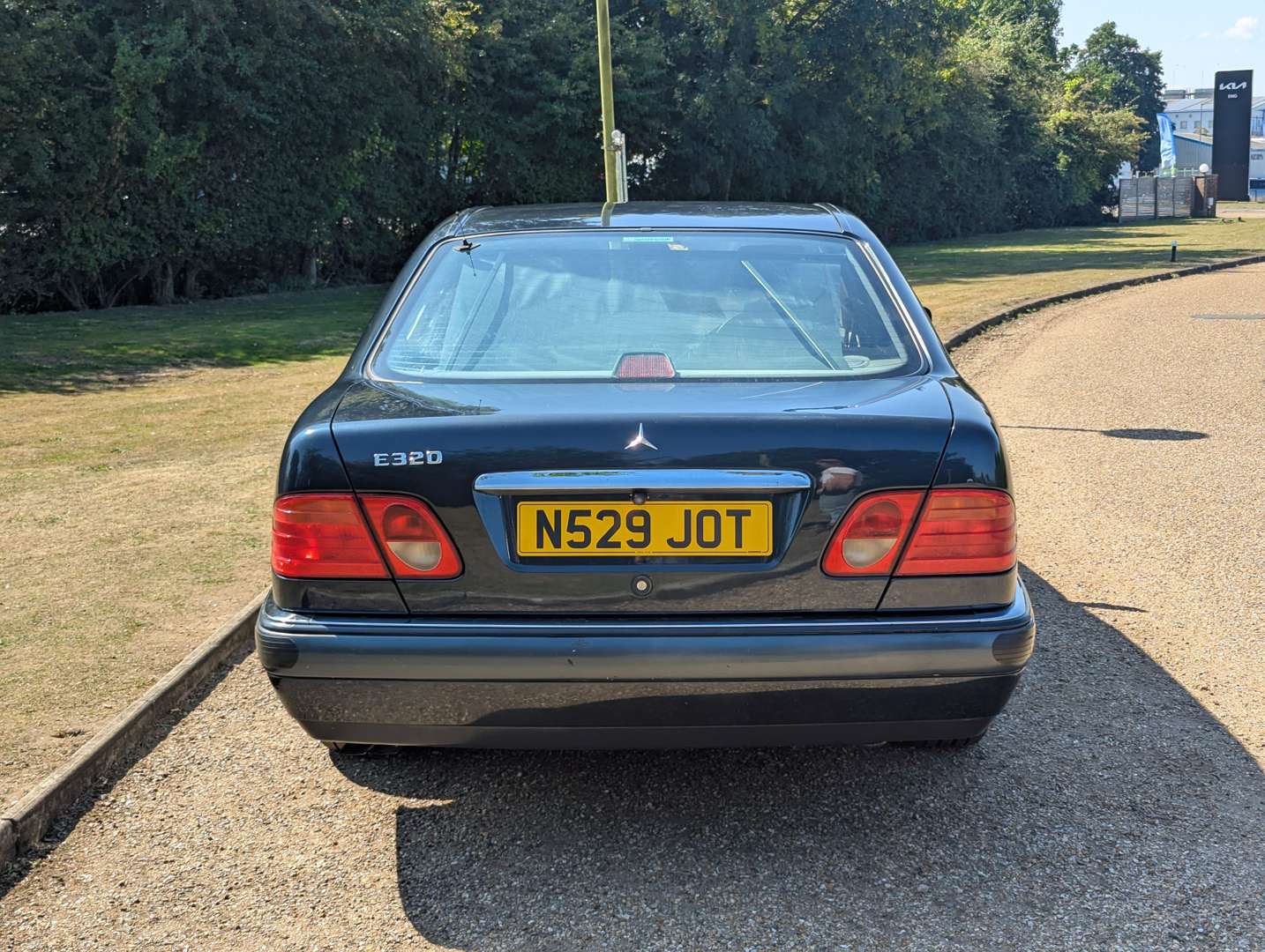 <p>1996 MERCEDES E320 ELEGANCE</p>