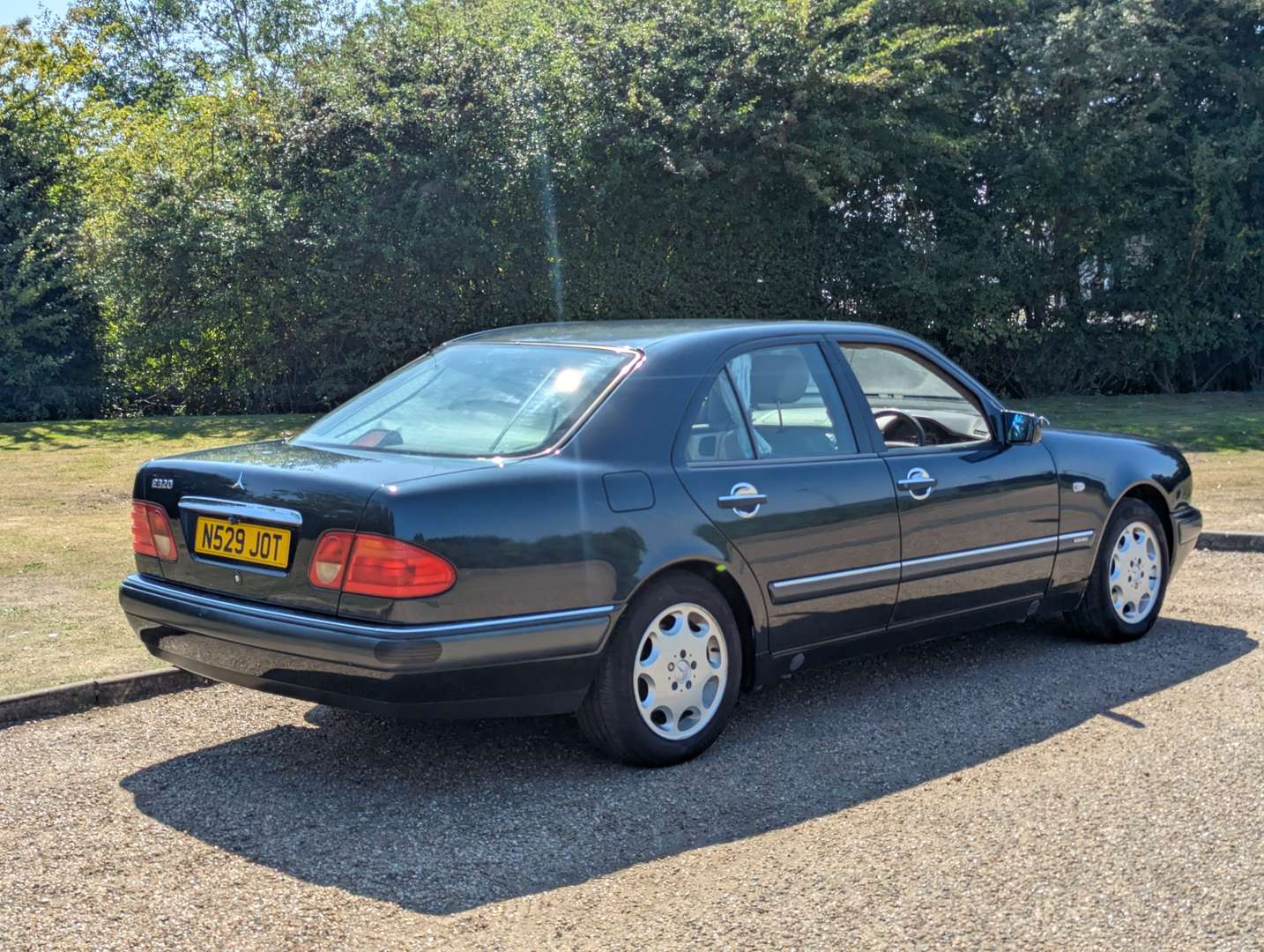 <p>1996 MERCEDES E320 ELEGANCE</p>