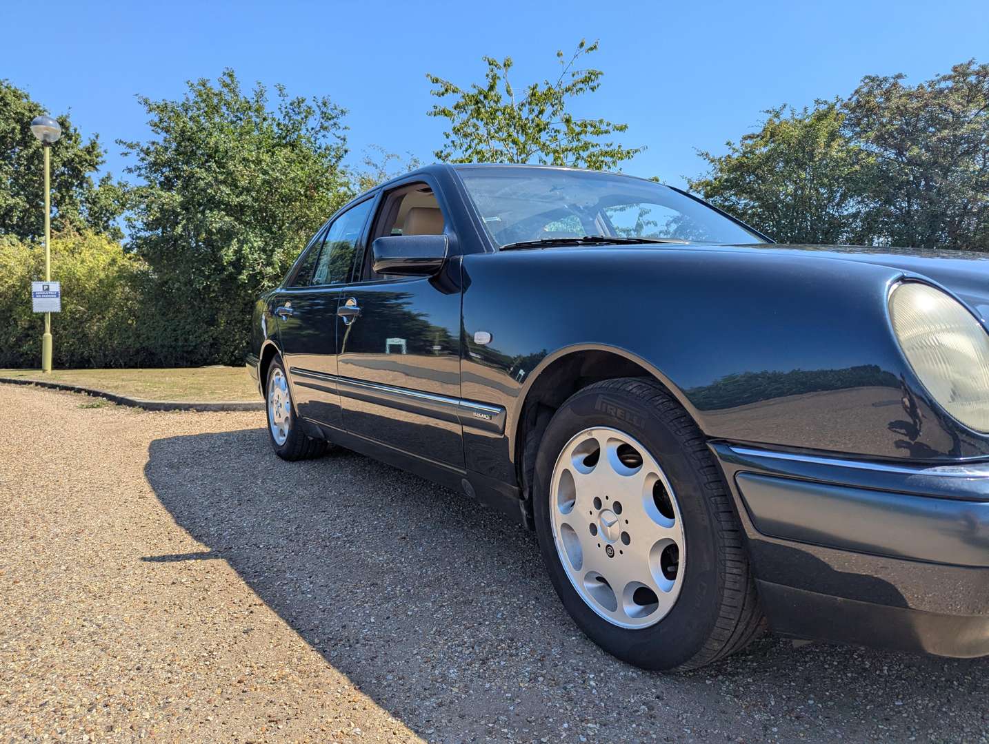 <p>1996 MERCEDES E320 ELEGANCE</p>