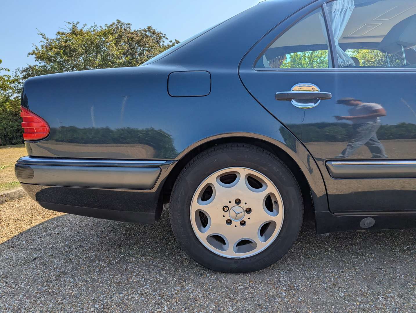 <p>1996 MERCEDES E320 ELEGANCE</p>