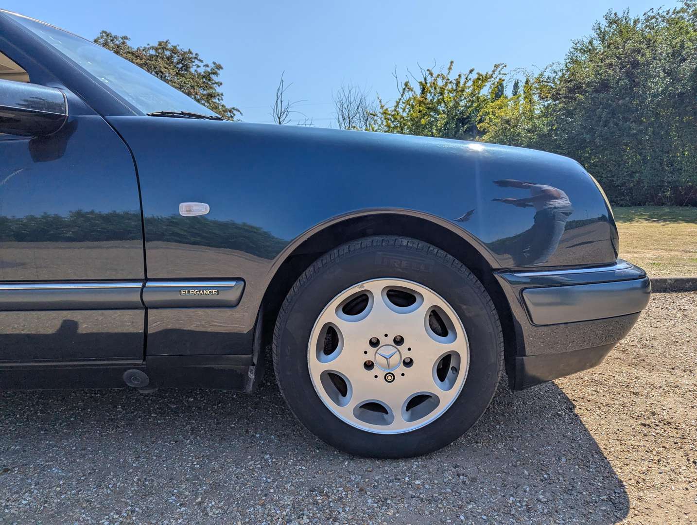 <p>1996 MERCEDES E320 ELEGANCE</p>