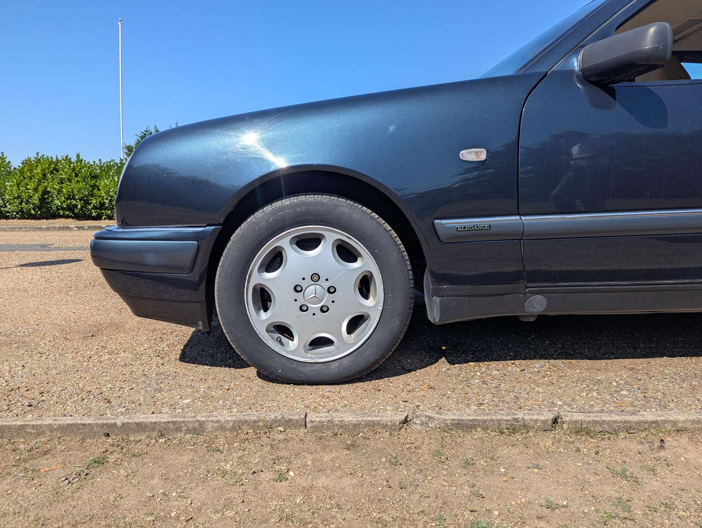 <p>1996 MERCEDES E320 ELEGANCE</p>