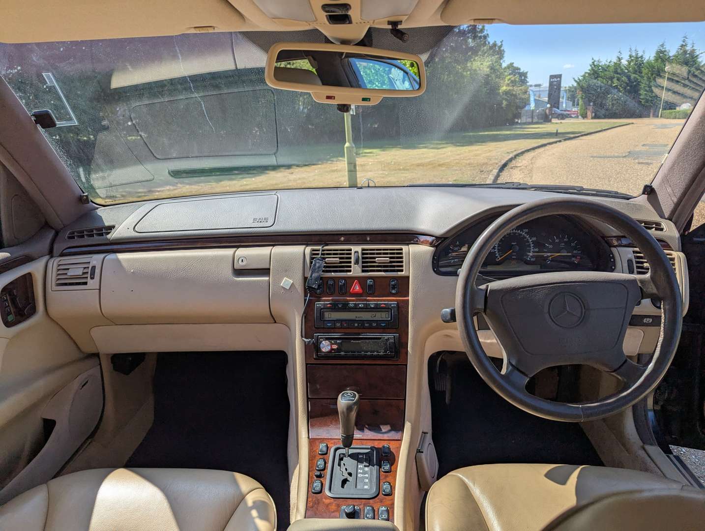 <p>1996 MERCEDES E320 ELEGANCE</p>