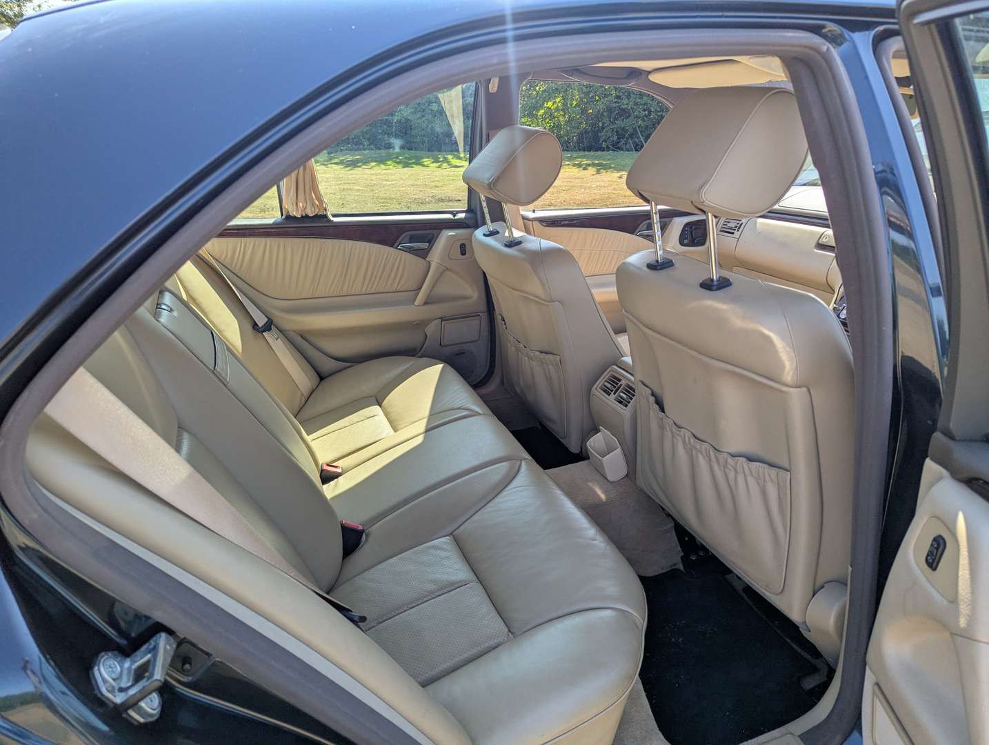 <p>1996 MERCEDES E320 ELEGANCE</p>
