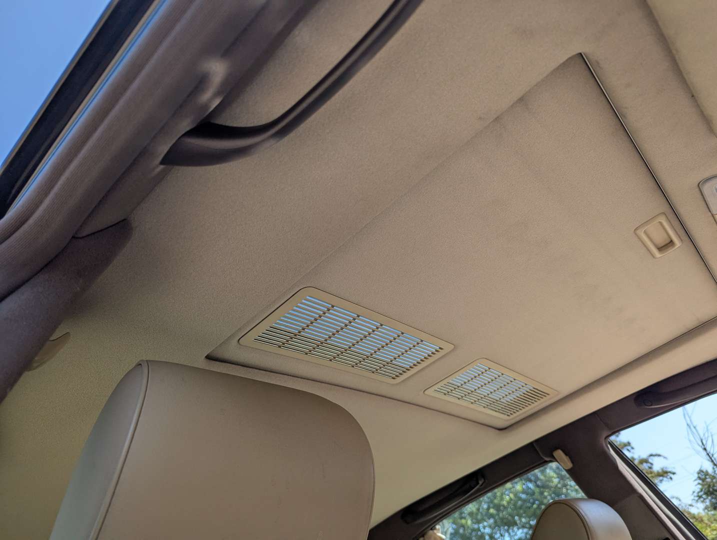 <p>1996 MERCEDES E320 ELEGANCE</p>