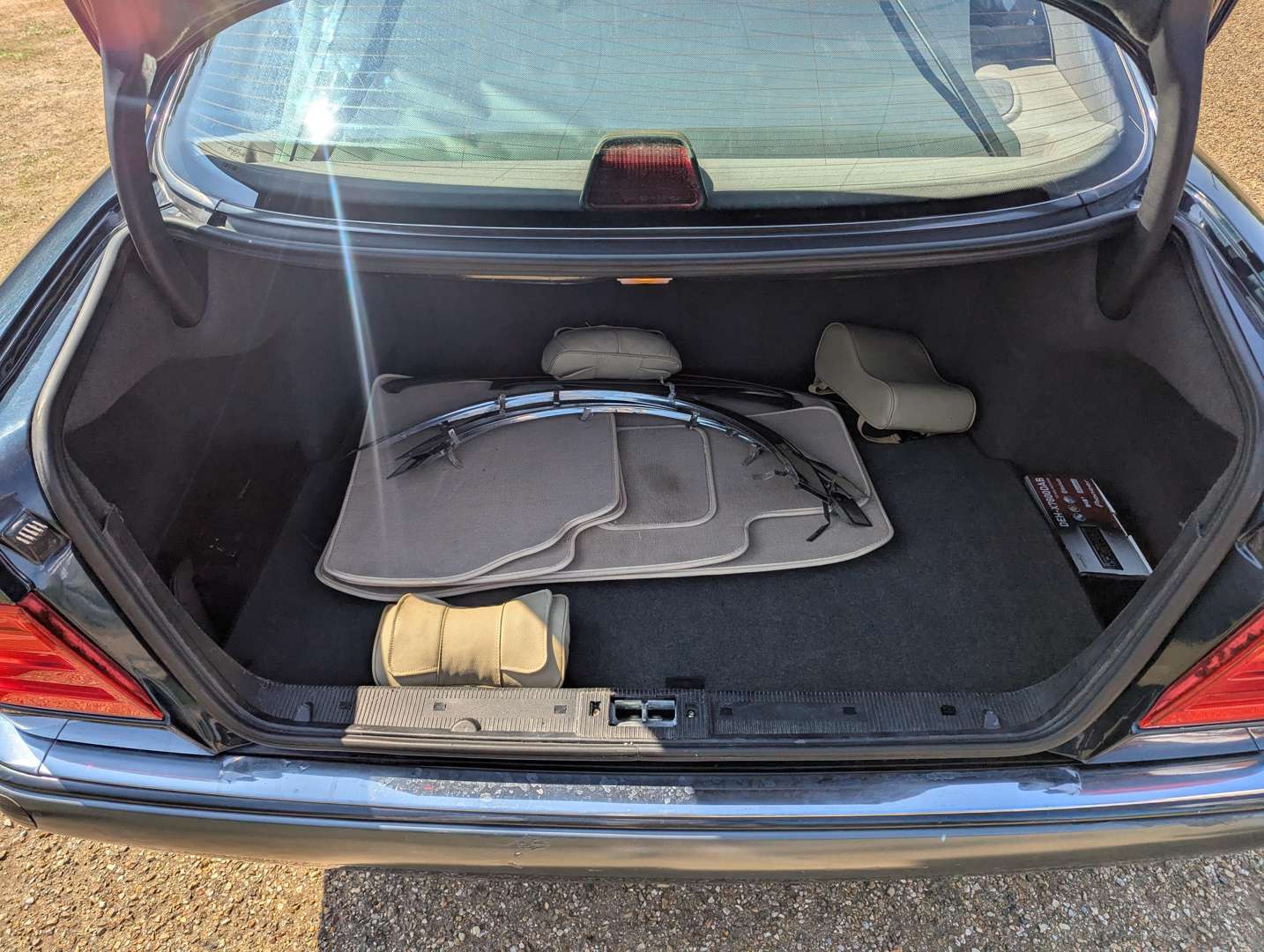 <p>1996 MERCEDES E320 ELEGANCE</p>