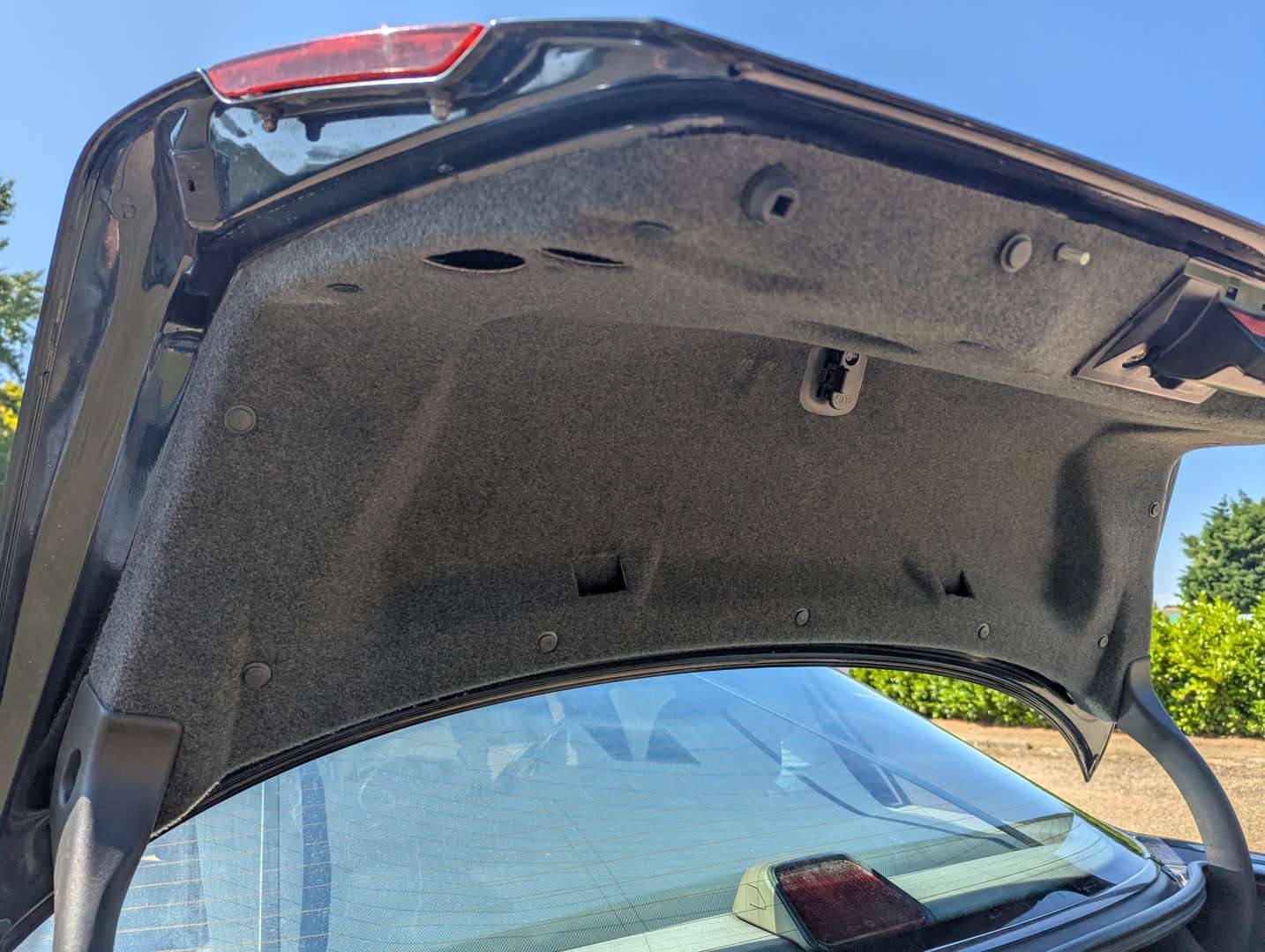 <p>1996 MERCEDES E320 ELEGANCE</p>