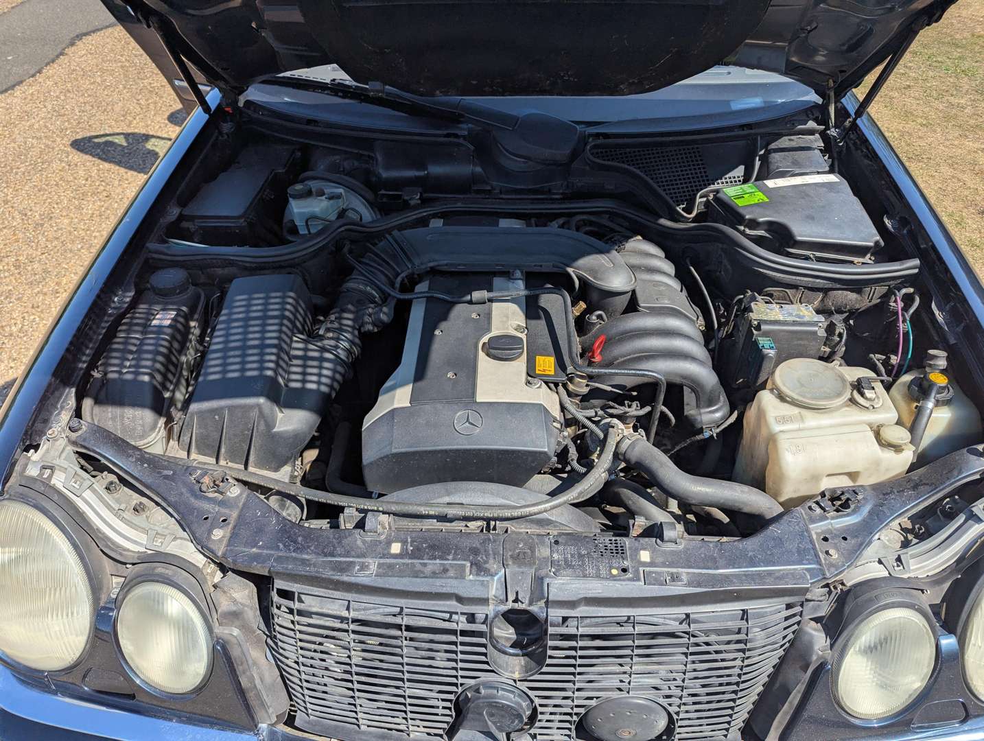 <p>1996 MERCEDES E320 ELEGANCE</p>