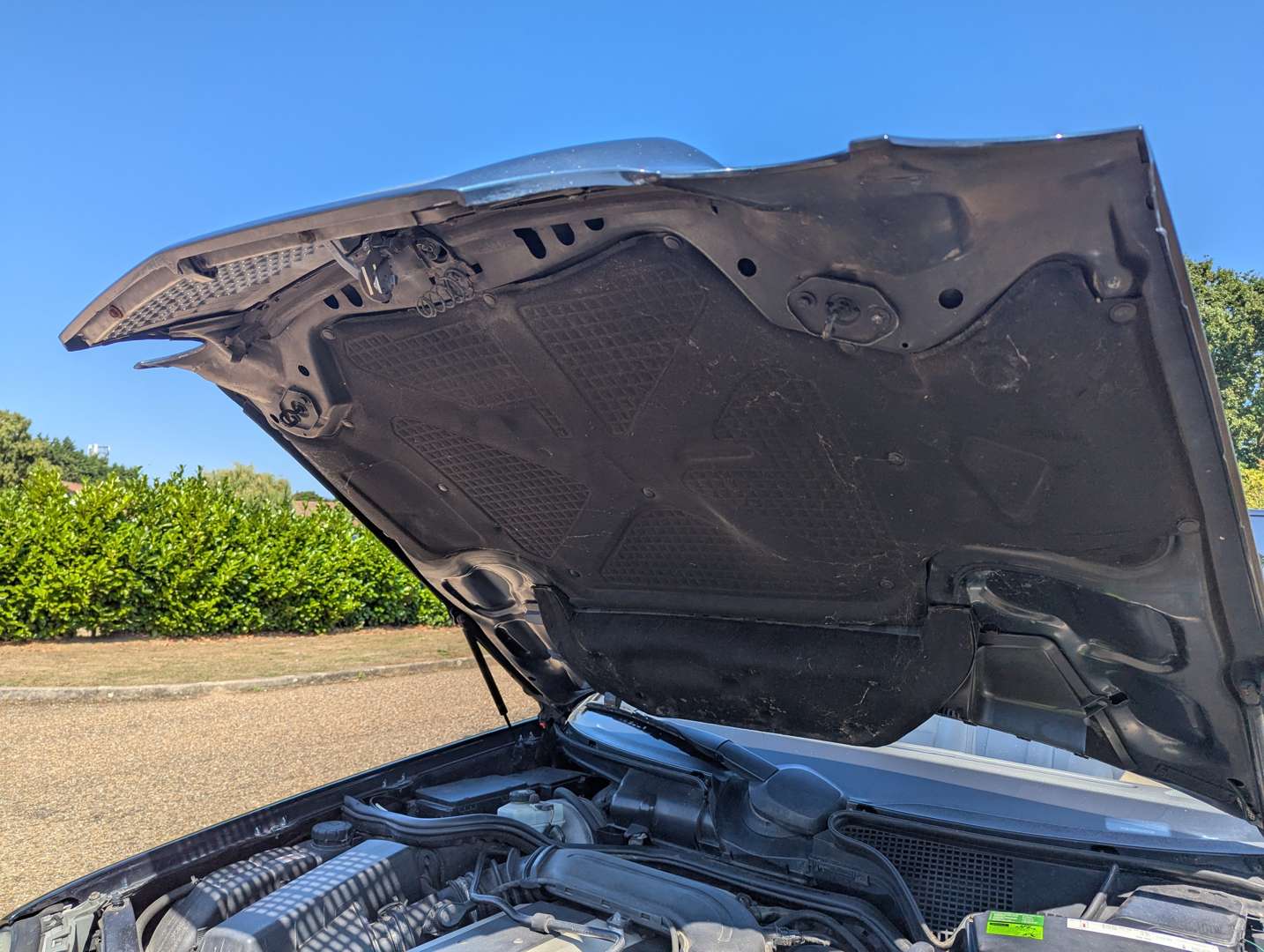 <p>1996 MERCEDES E320 ELEGANCE</p>