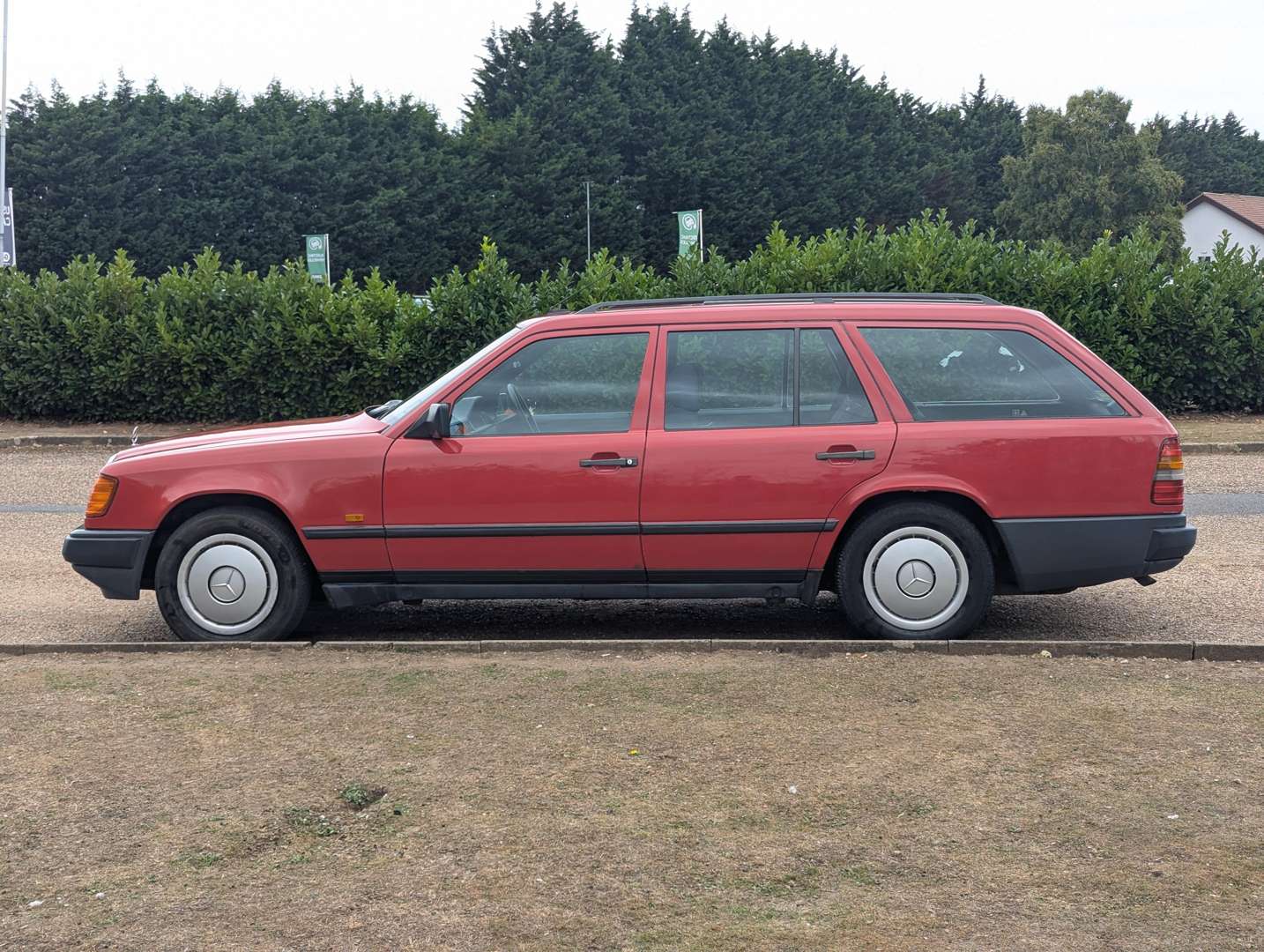 <p>1987 MERCEDES 250TD DIESEL ESTATE</p>