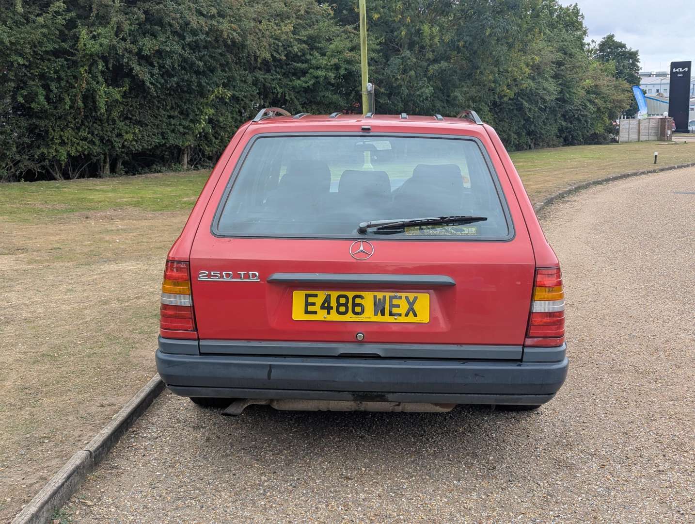 <p>1987 MERCEDES 250TD DIESEL ESTATE</p>