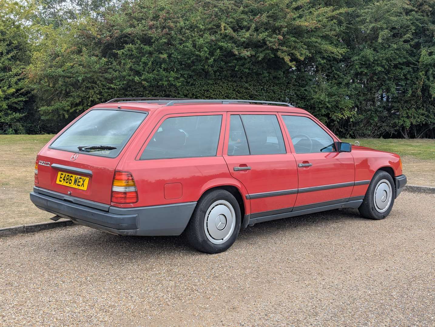 <p>1987 MERCEDES 250TD DIESEL ESTATE</p>