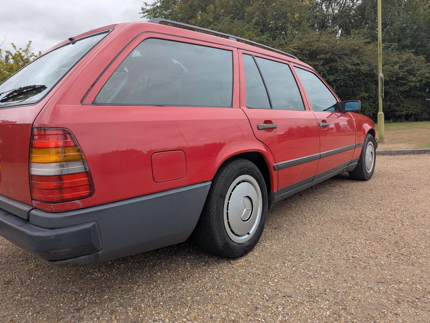 <p>1987 MERCEDES 250TD DIESEL ESTATE</p>