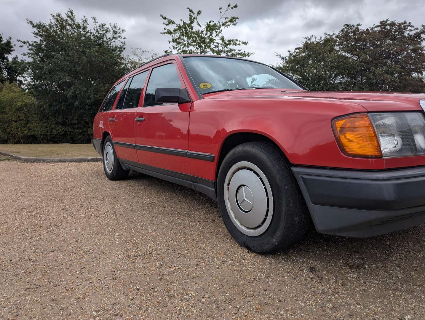 <p>1987 MERCEDES 250TD DIESEL ESTATE</p>