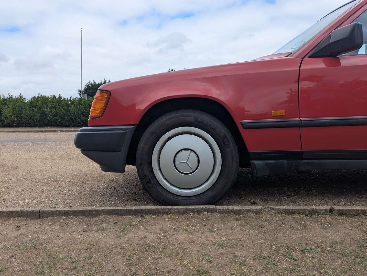 <p>1987 MERCEDES 250TD DIESEL ESTATE</p>