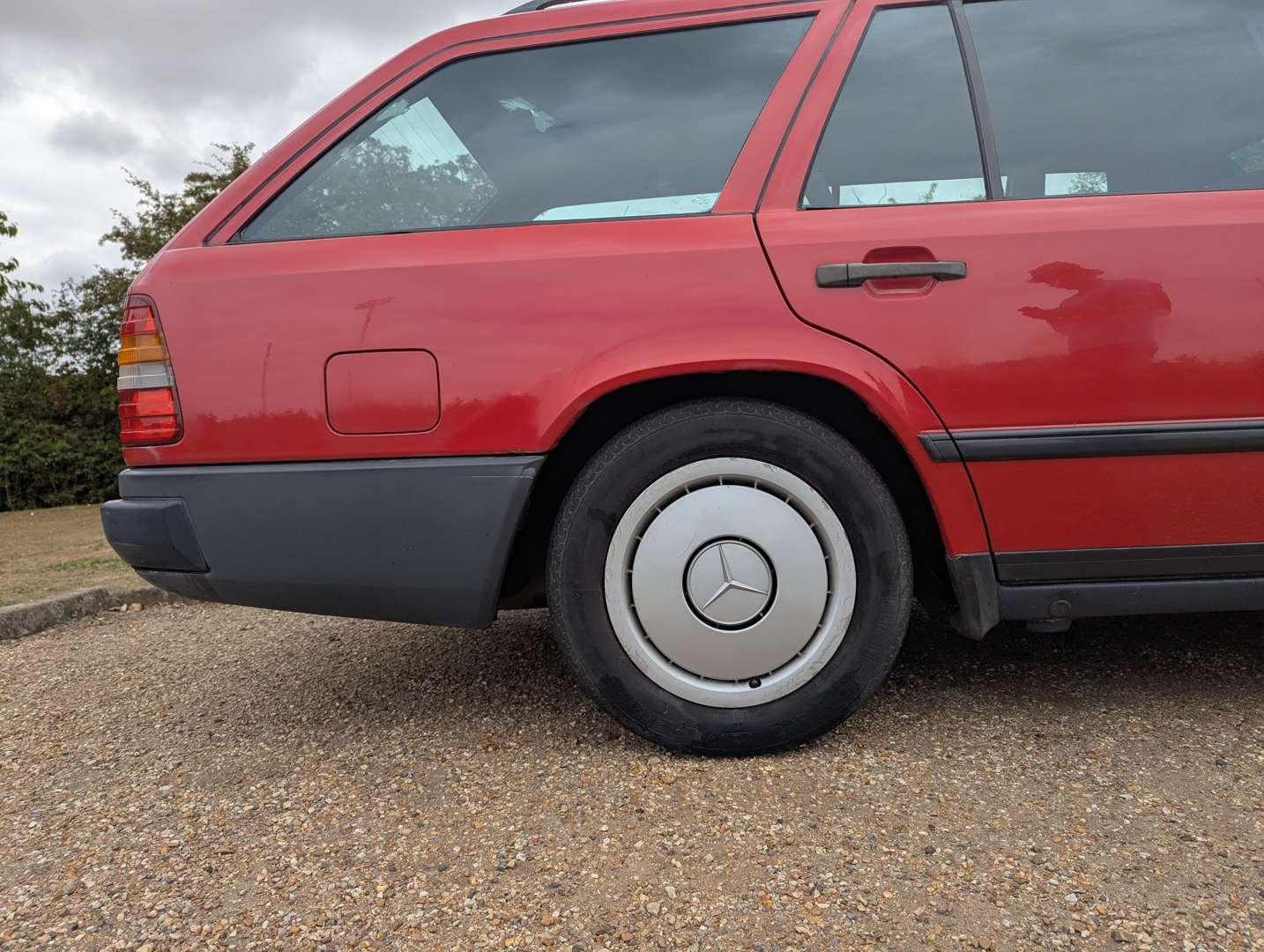 <p>1987 MERCEDES 250TD DIESEL ESTATE</p>