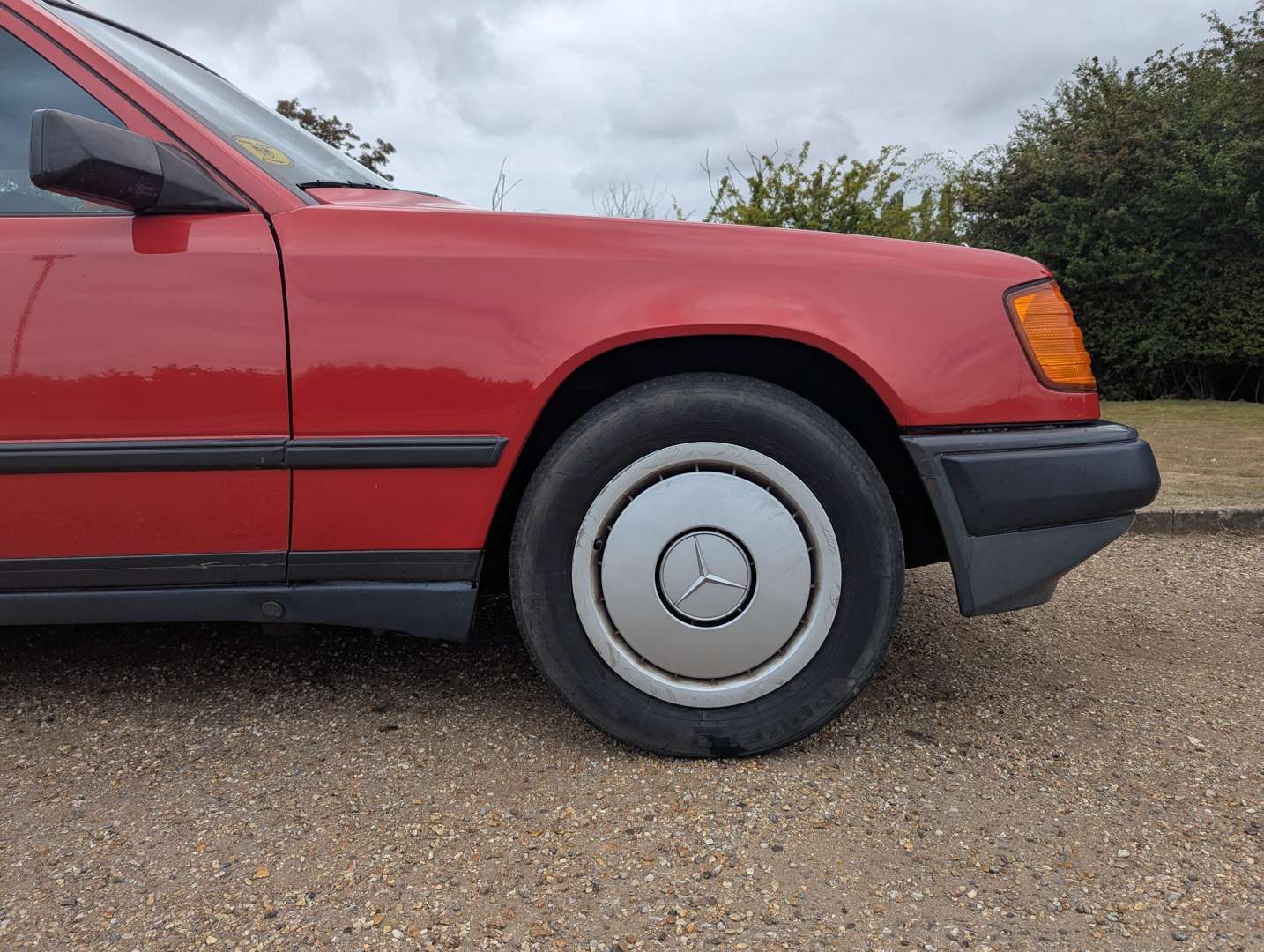 <p>1987 MERCEDES 250TD DIESEL ESTATE</p>