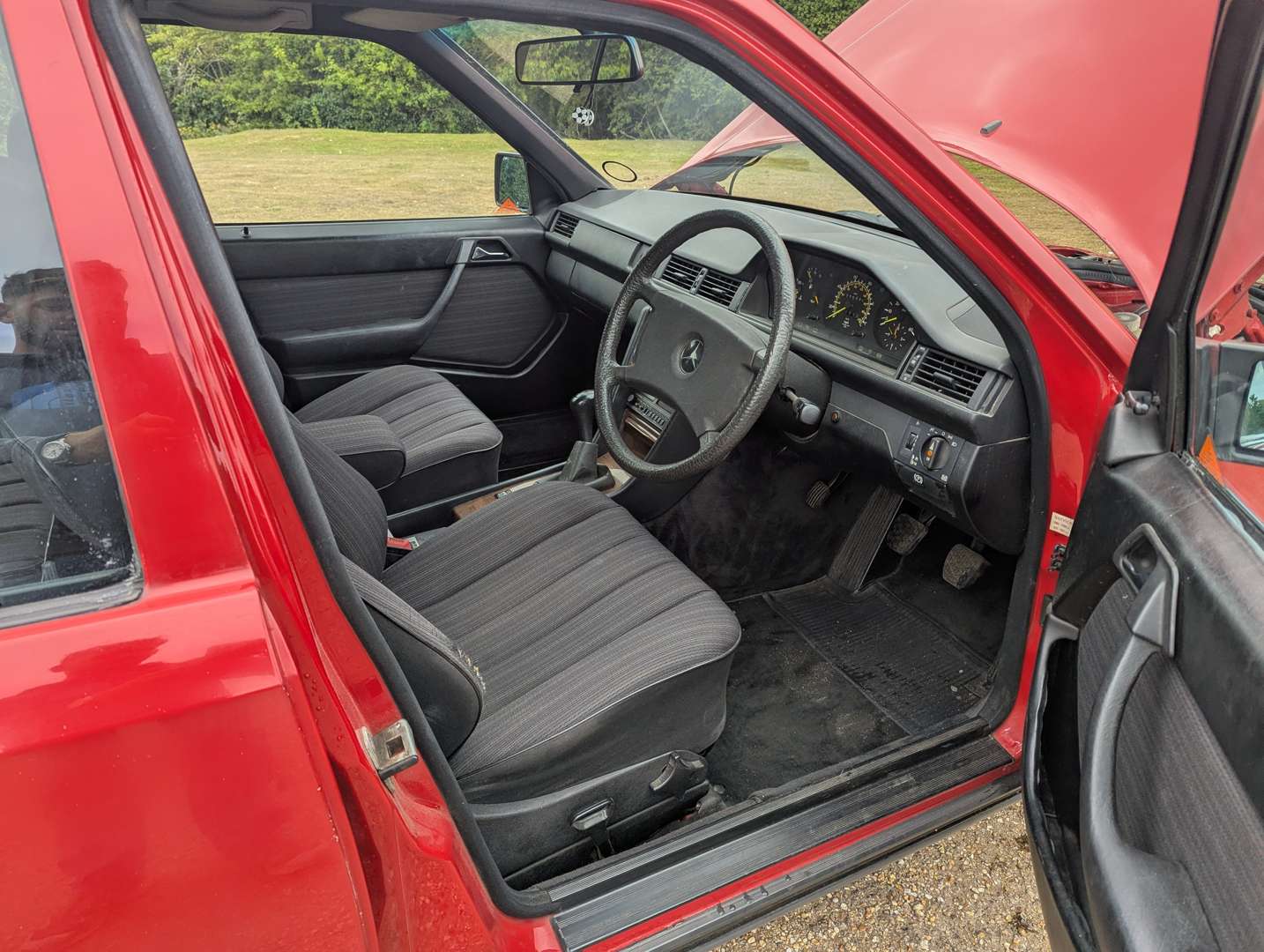 <p>1987 MERCEDES 250TD DIESEL ESTATE</p>